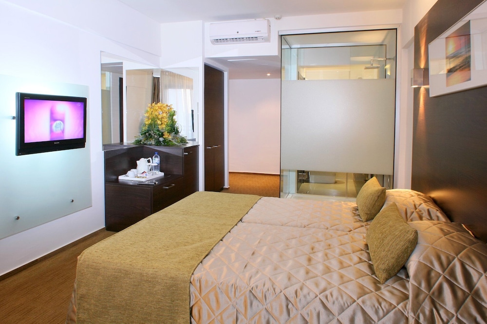 Grand Superior Triple Room photo 3
