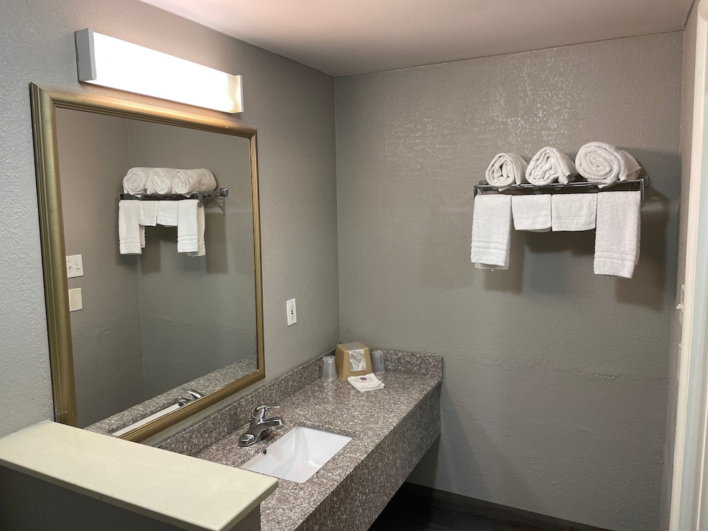 Deluxe Room, 2 Double Beds, Non Smoking, Refrigerator & Microwave - Photo 9