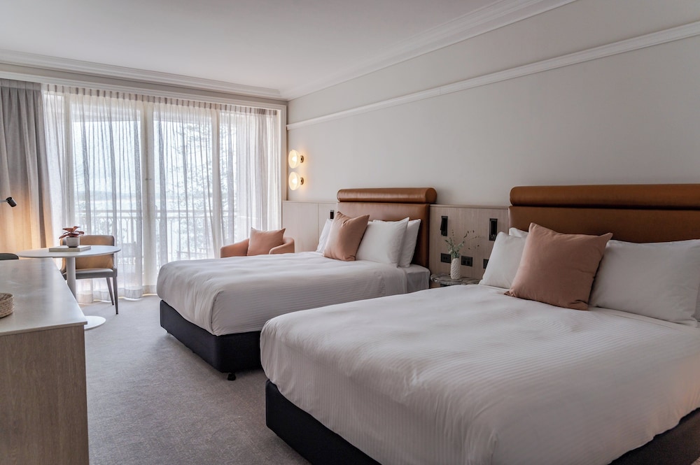 Club Room, 2 Queen Beds, Club Lounge Access, Pool View (Balcony)