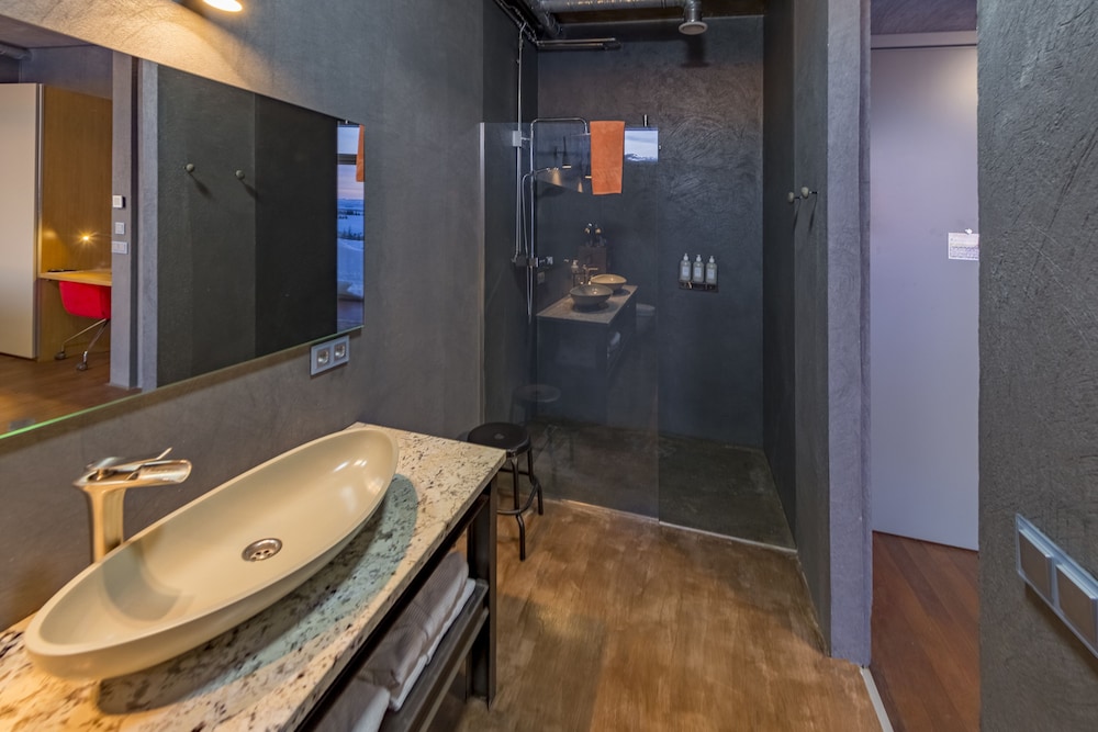 Deluxe Double or Twin Room, 1 King Bed, Hill View photo 3