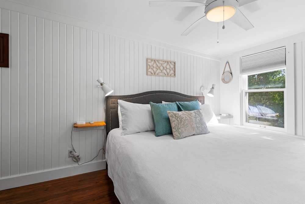 Apartment, 1 Queen Bed, Patio, Ocean View (The Old Apartment)
