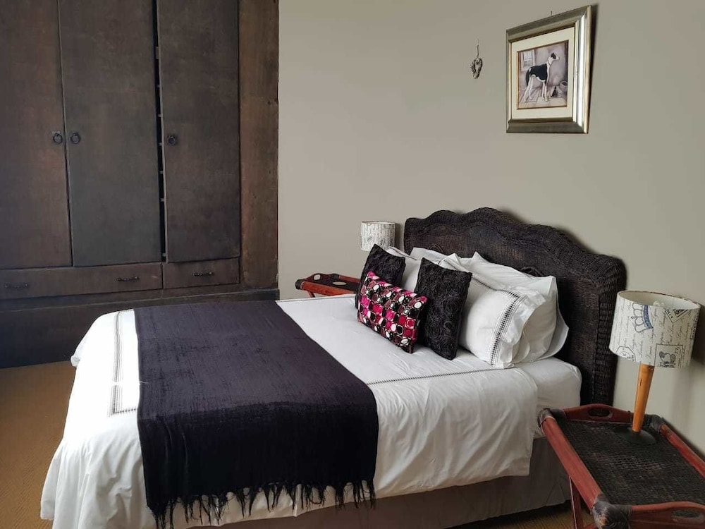 Exclusive Cottage, 1 Queen Bed, Pool View photo 1