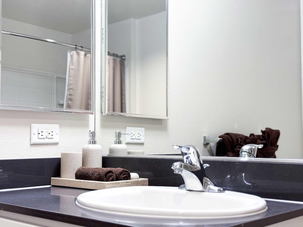 Stylish Getaway W Pool GYM Parking 10 Min to Cedar, Billede 56