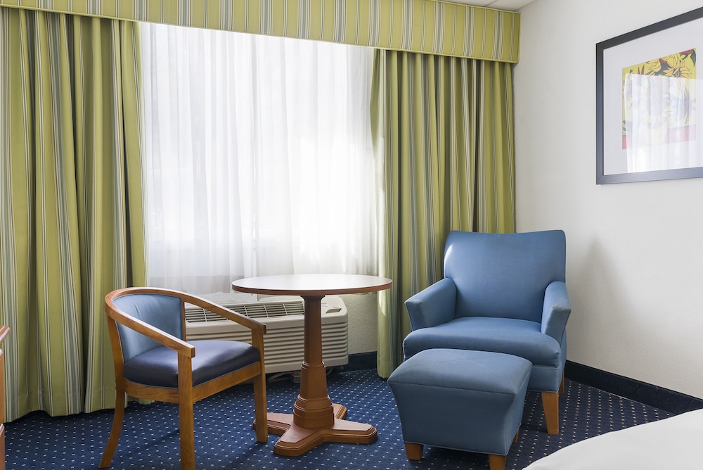 Standard Queen Room, Accessible - Photo 4
