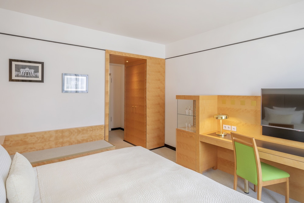 Meliá Room (2 adults + 1 Child) - Photo 5