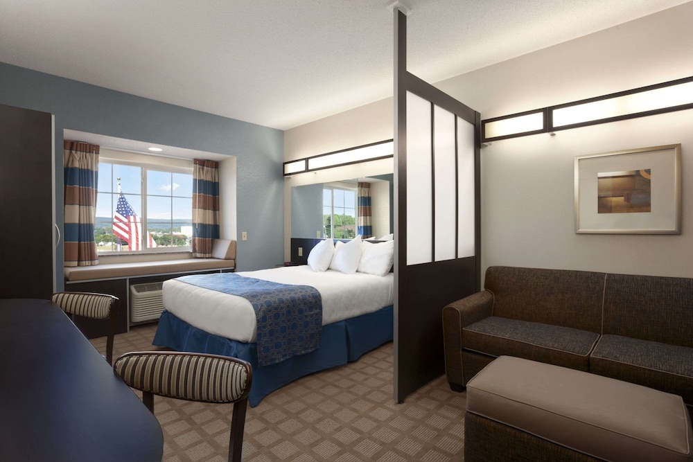 Studio Suite, 1 Queen Bed, Non Smoking photo 1