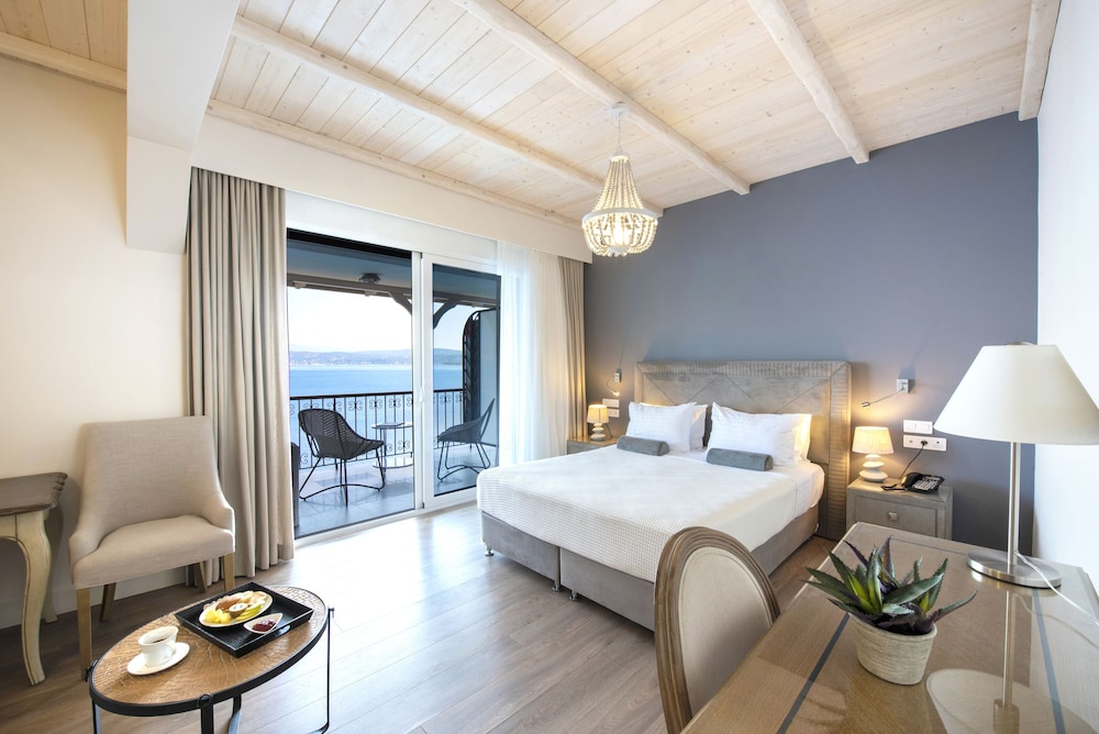 Junior Suite, 1 Double Bed With Sofa Bed, Sea View photo 2
