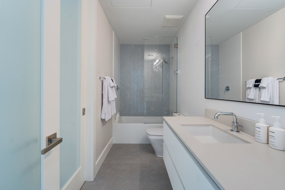 308 - 2 Bedroom Partial Ocean View (3rd Floor) photo 2
