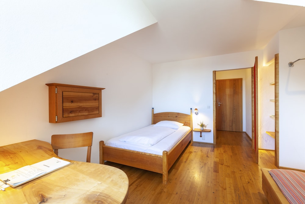 Standard Single Room (Theresa)
