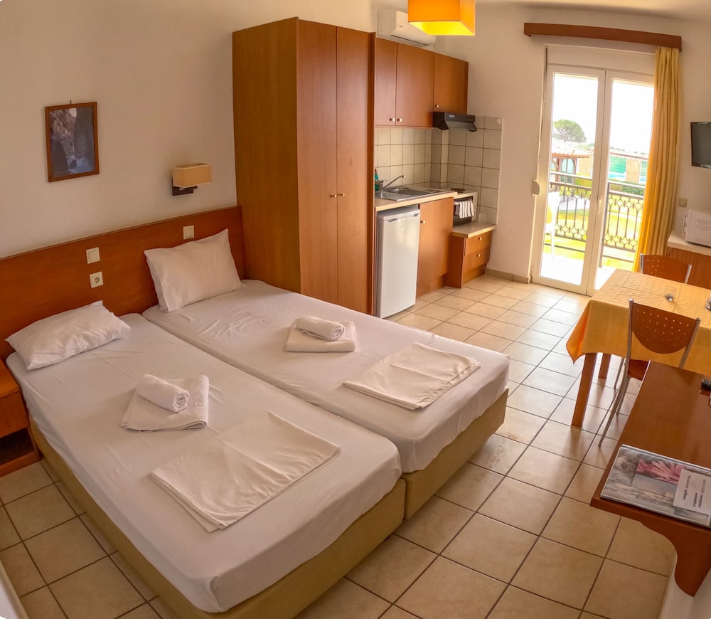 Studio, 2 Twin Beds, Sea View photo 1
