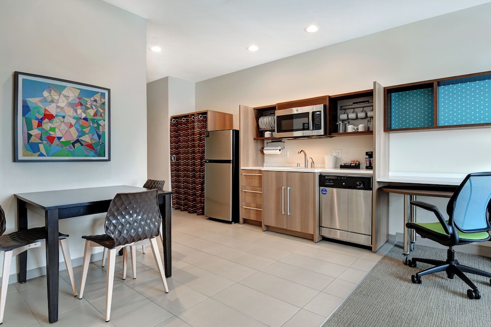 Suite, 1 Bedroom - Photo 4