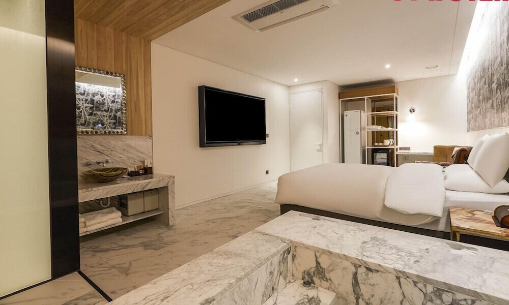 Superior King Room photo 2