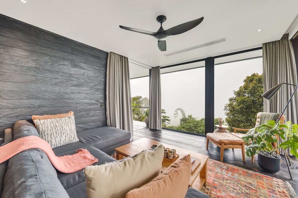 Premium Cabin, Valley View