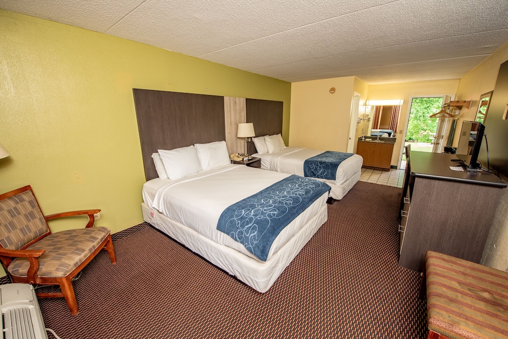 Standard Room, 2 Queen Beds, River View - Photo 1