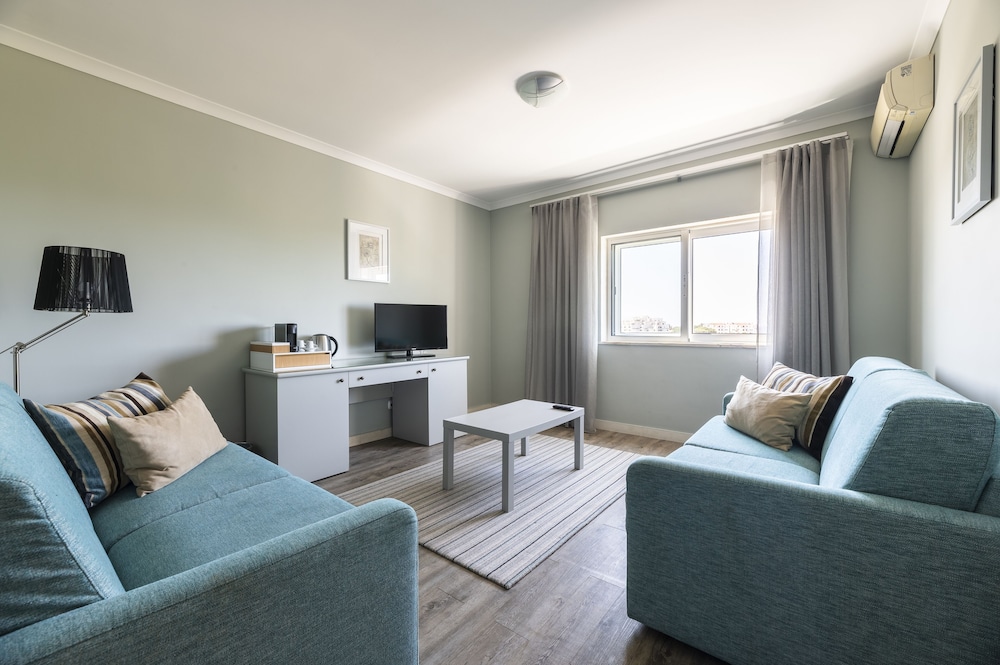 Suite - Photo 10
