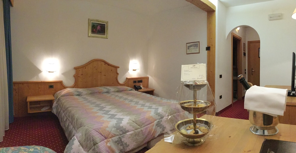 Classic Triple Room, Balcony, Mountain View photo 1