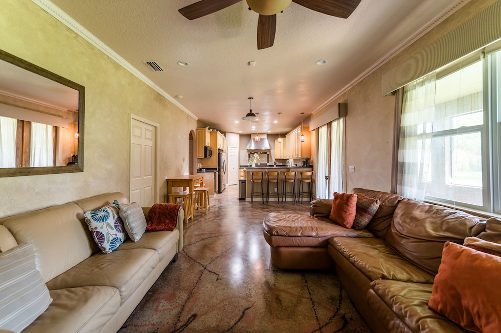 House, 4 Bedrooms photo 1