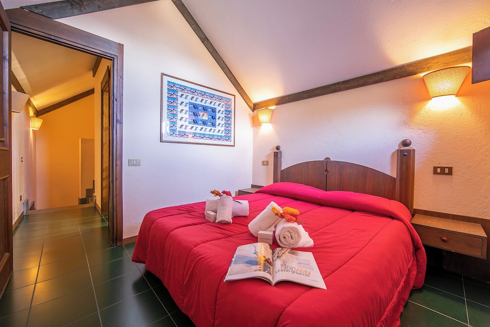 Family Apartment, Multiple Bedrooms, 2 Bathrooms, Mountainside (Grange Hike & Ski - 46D Sestriere)