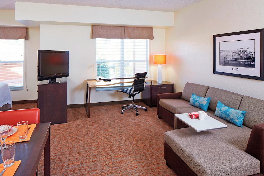 Studio, 1 Queen Bed with Sofa bed (Mobility Accessible, Tub) - Photo 3