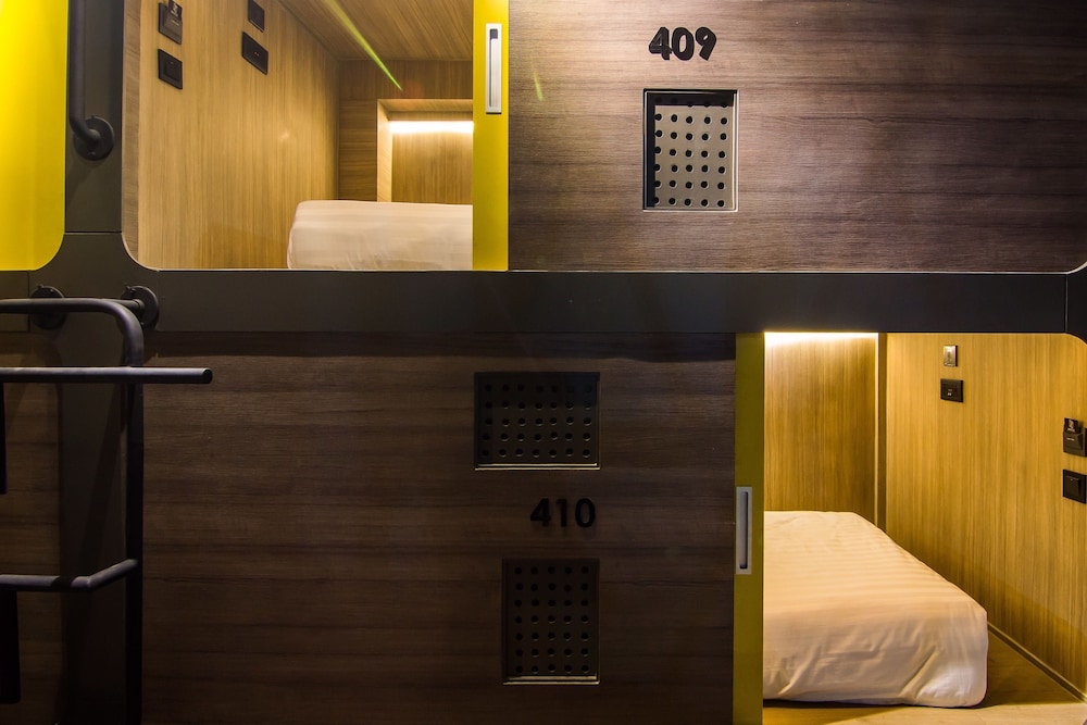 Capsule Suite (Upper and Lower)