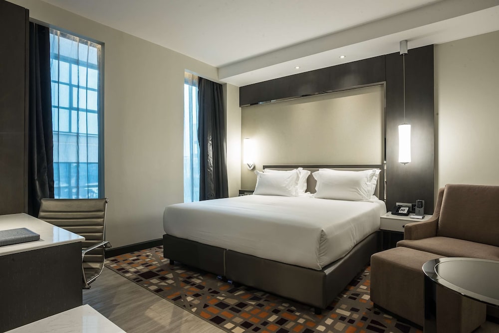 Executive Suite, 1 King Bed, Non Smoking (Separate Living Room) photo 1