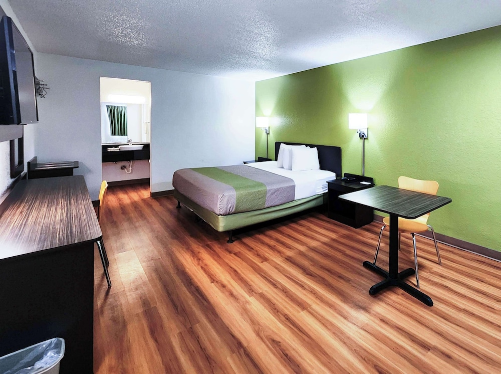 Standard Suite, 2 Queen Beds, Non Smoking photo 3