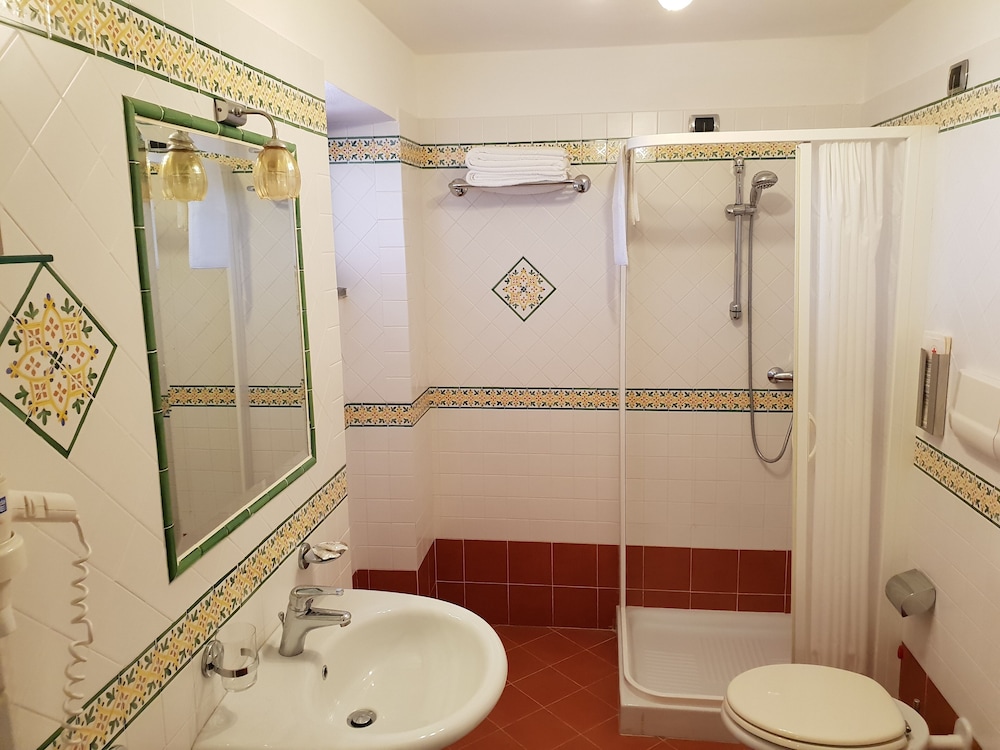 Double Room - Photo 5