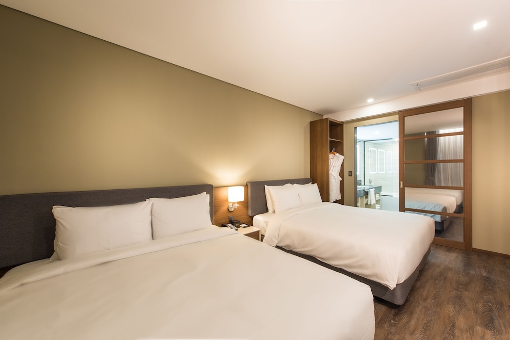ENA Suite, 1 Bedroom photo 3