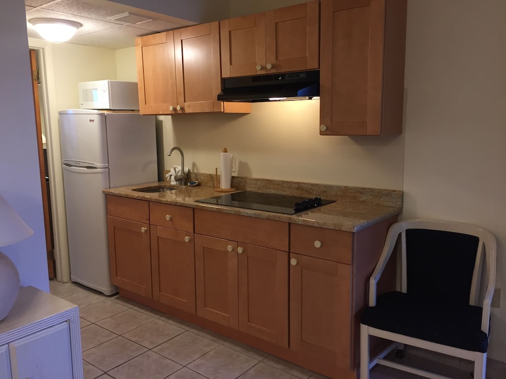 Deluxe Room, 3 Bedrooms, Pool View (Four Room Efficiency (Type 2)) photo 2
