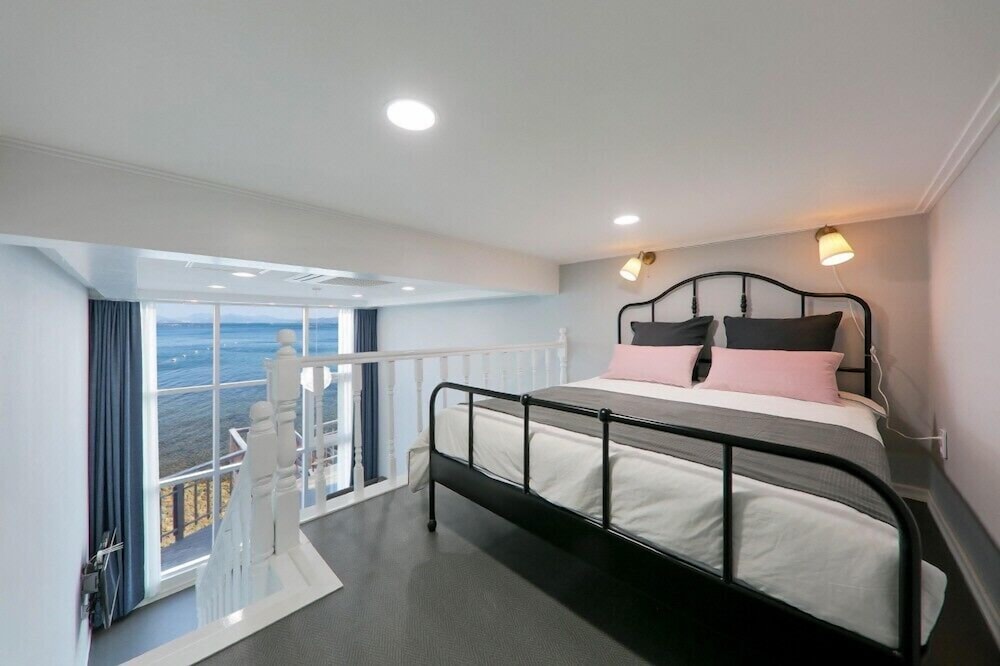 Room (A-102 duplex bed) - Photo 2