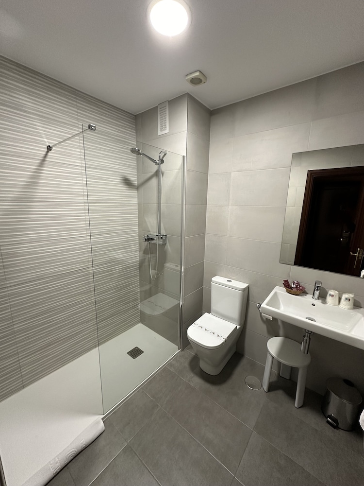 Standard Double Room Single Use - Photo 16