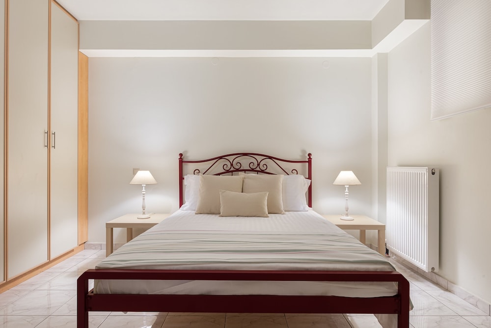 Deluxe House photo 2