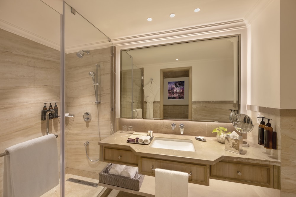 Premium Twin Room - Photo 2