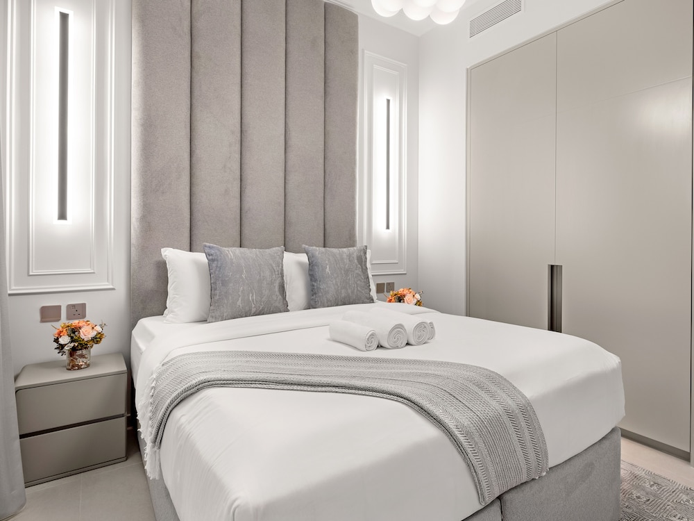 Luxury Apartment, 2 Bedrooms, Private Pool, City View photo 3