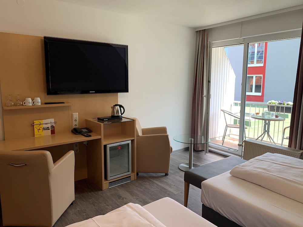 Standard Double or Twin Room, Balcony photo 3