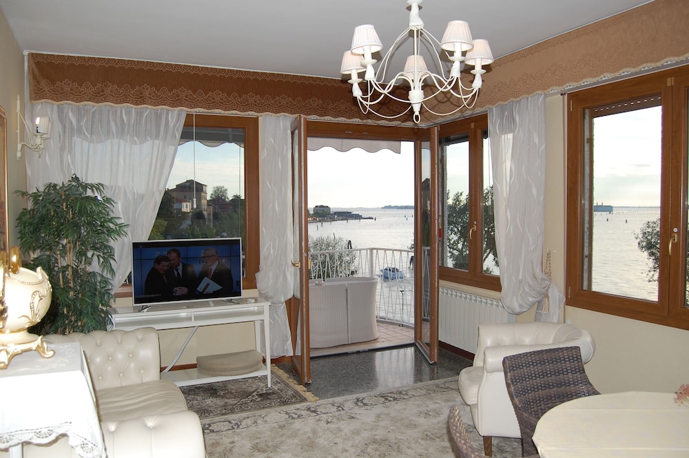 Panoramic Apartment, 3 Bedrooms, Lagoon View