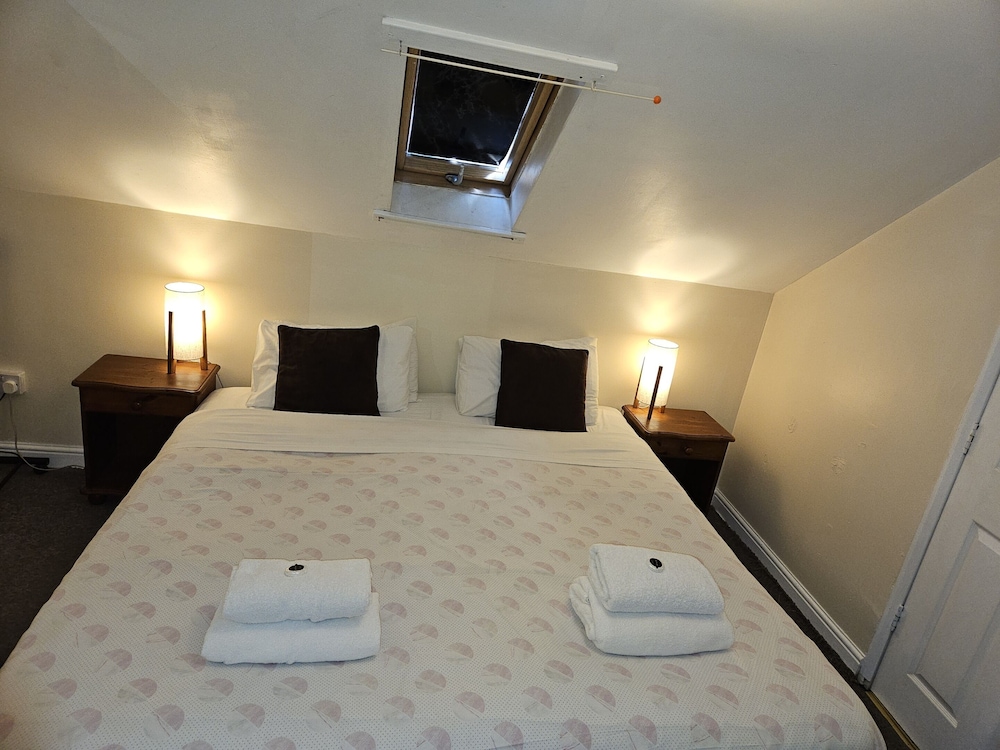 Basic Double Room, Shared Bathroom photo 1