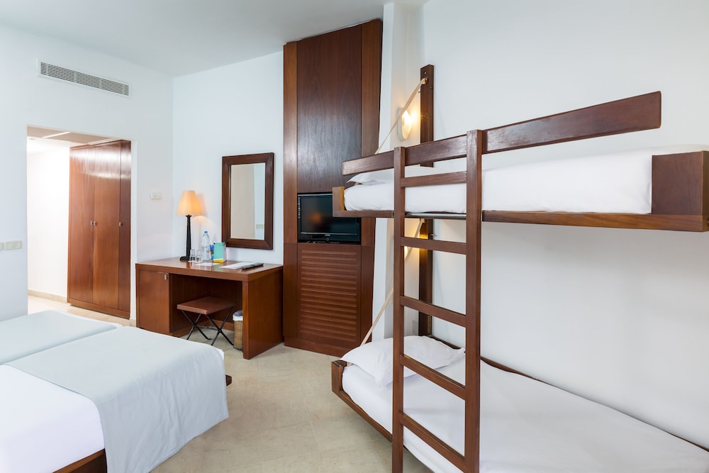 Standard Triple Room, Garden View photo 3
