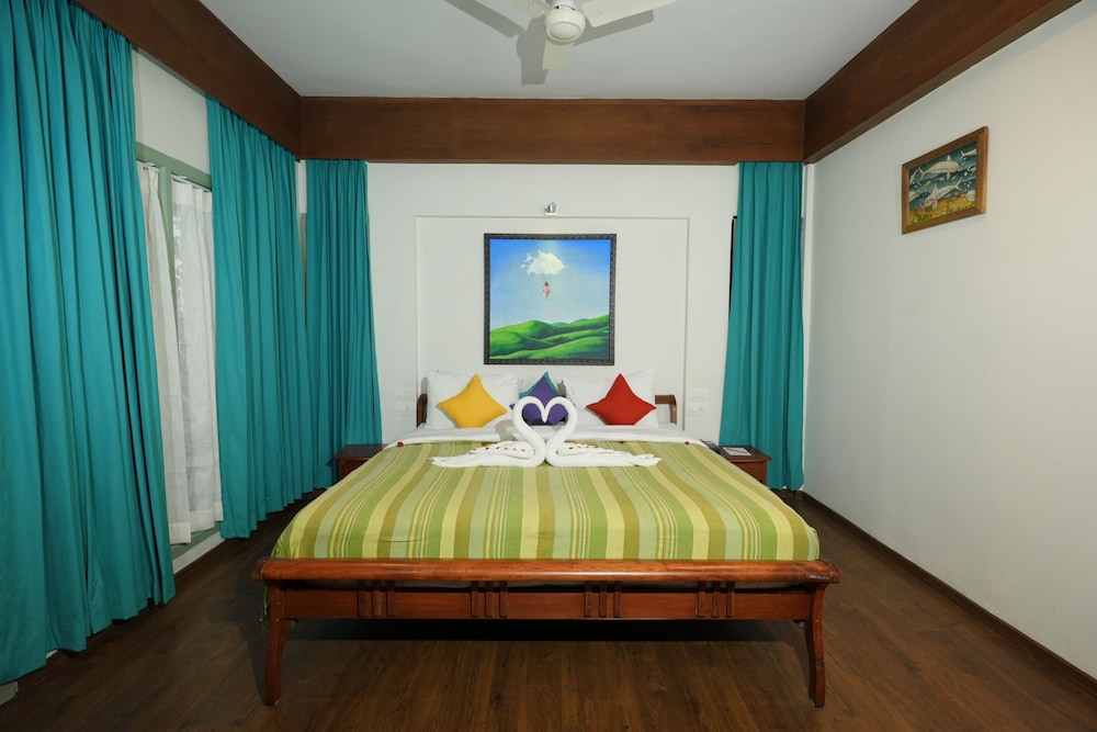 Valley Facing Suite with Bathtub - Photo 21