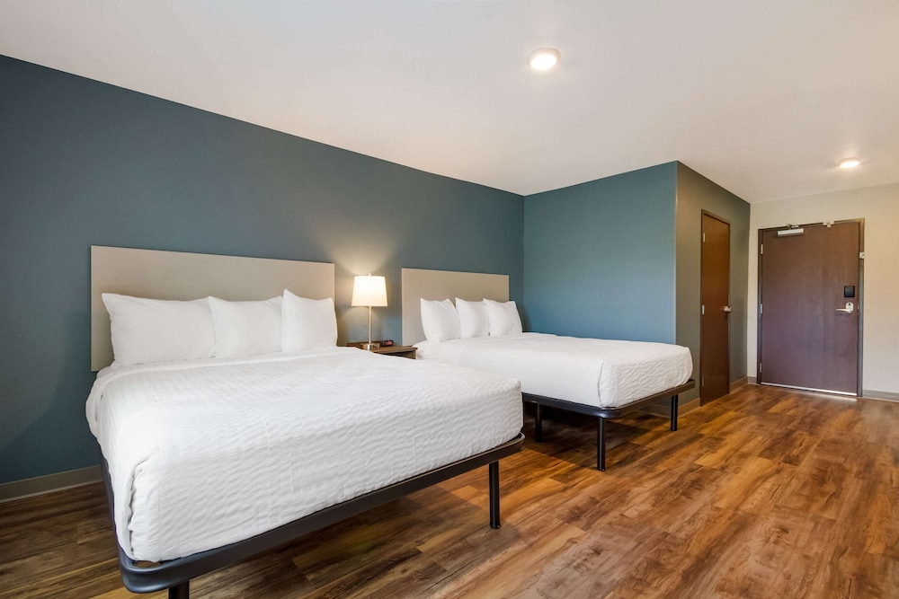 Standard Room, 2 Queen Beds, Non Smoking photo 3