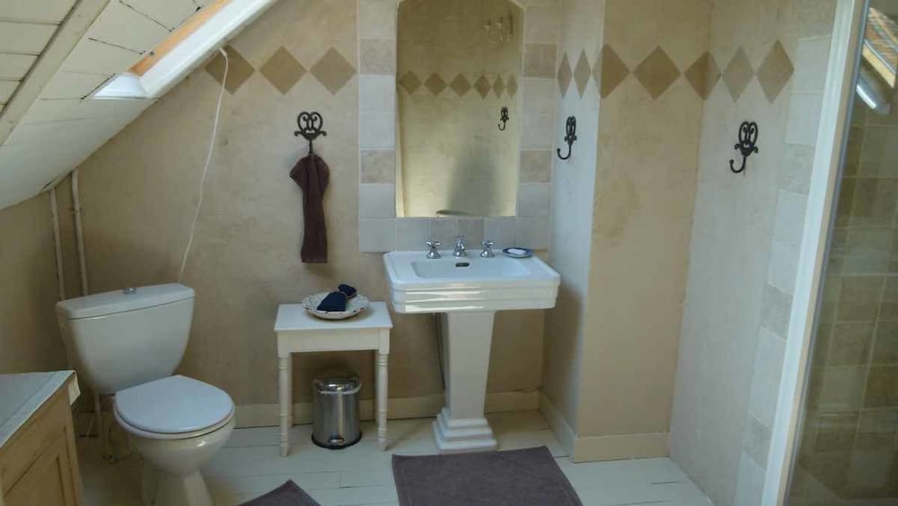 Suite (Fleur De Lys) photo 2