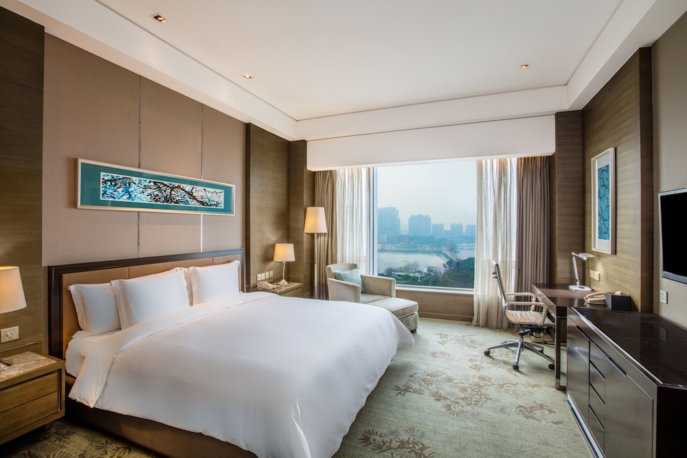 Suite, 1 Bedroom, Club Lounge Access, Lake View