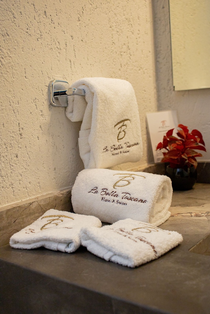 Elite Studio Suite, 1 King Bed, Balcony, Resort View photo 2