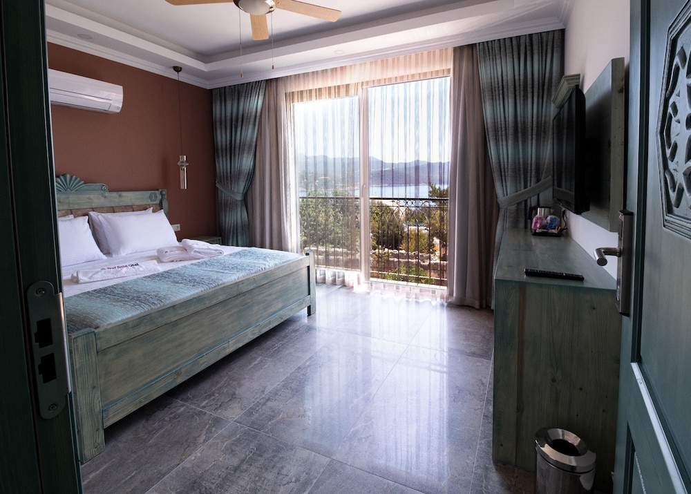 Comfort Double or Twin Room, Partial Sea View