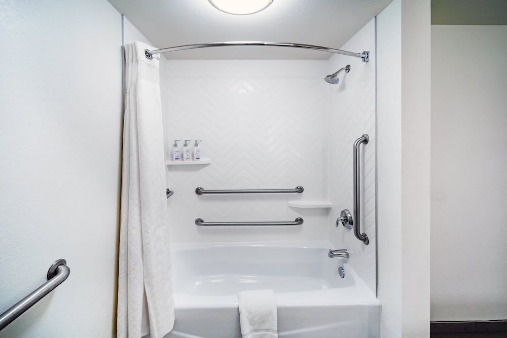 Suite, 1 Bedroom, Accessible (Communications, Mobility) - Photo 2