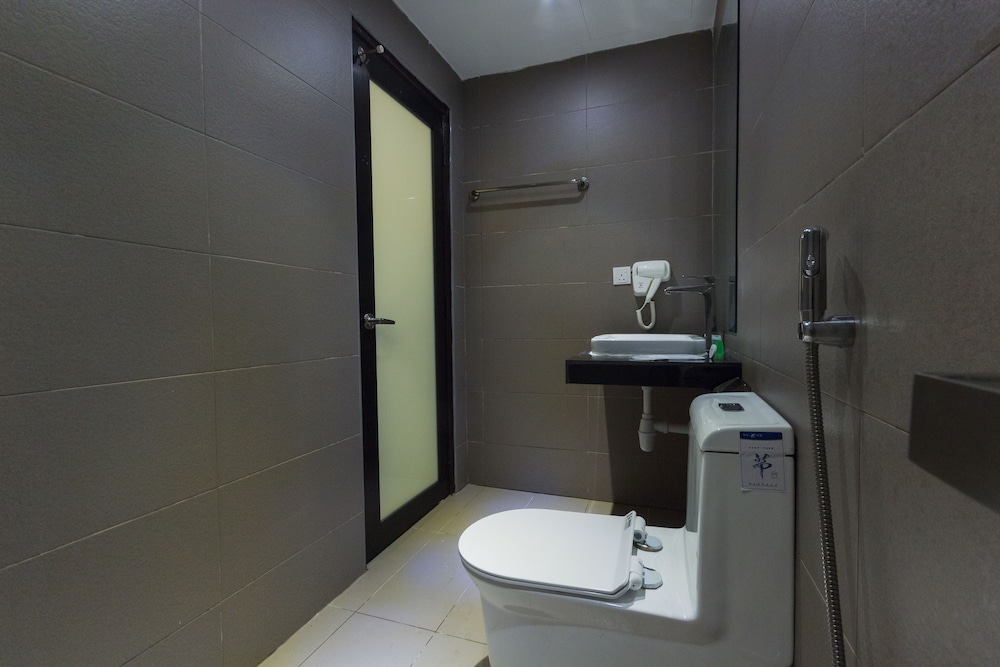 Executive Queen Room - Photo 7