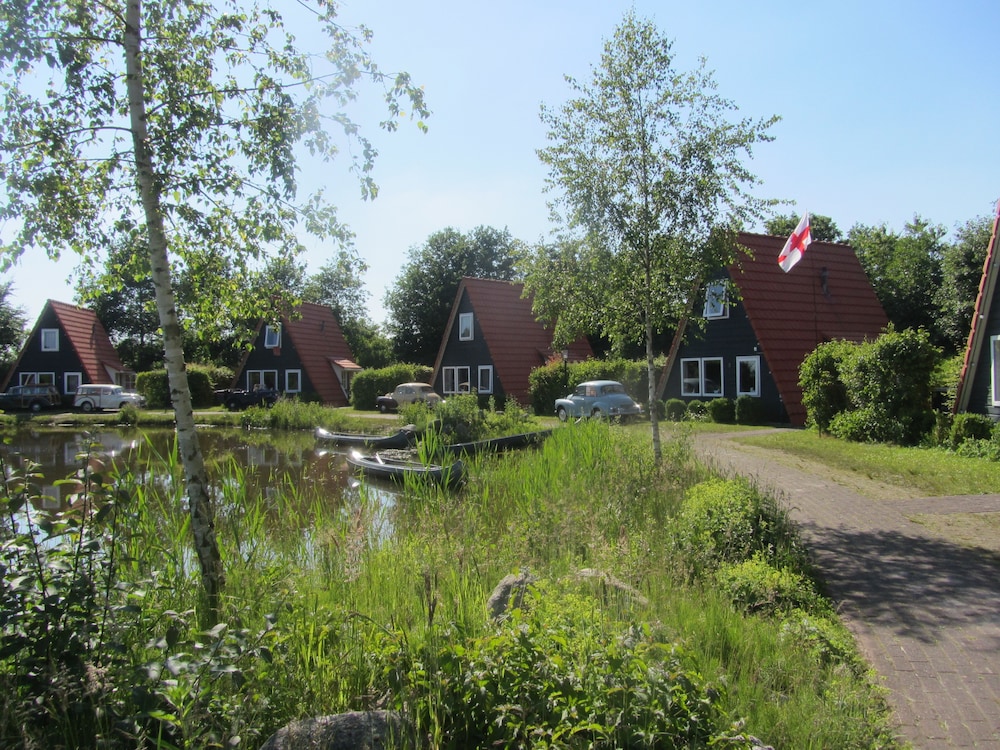 Classic Cottage, 3 Bedrooms, Lake View (Vissershuisje) photo 2