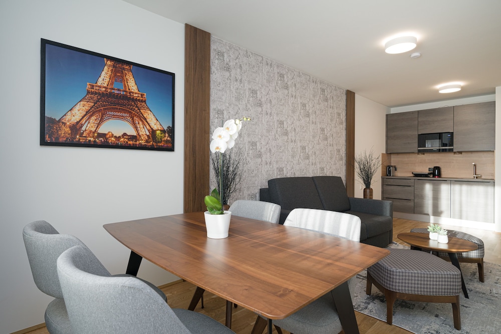 Deluxe Apartment (Top 15)