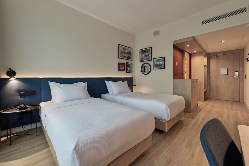 Room, 2 Twin Beds - Photo 4