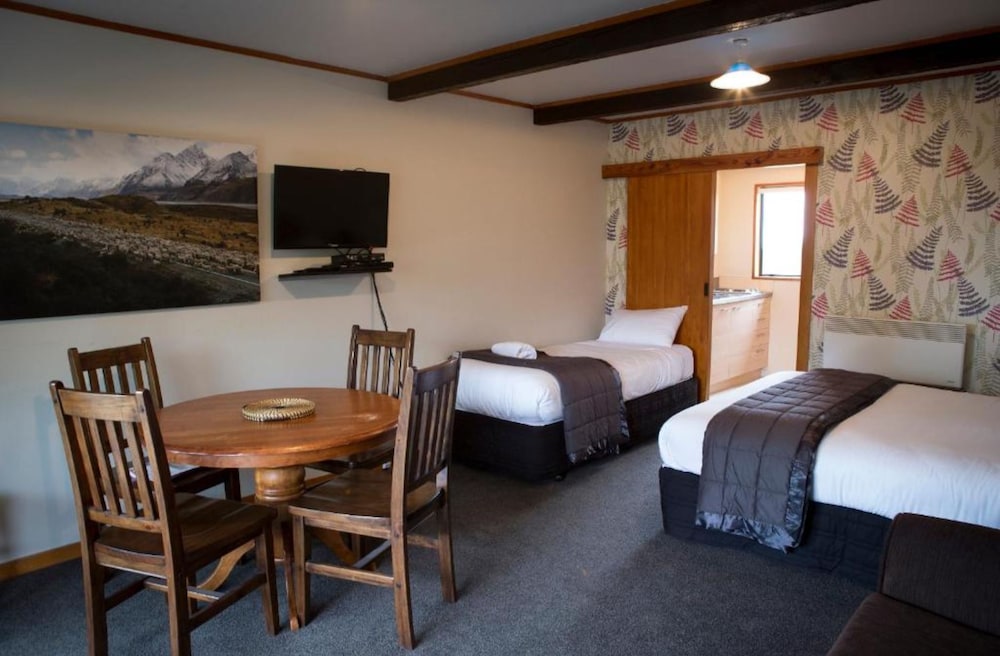 Cabin - Photo 1